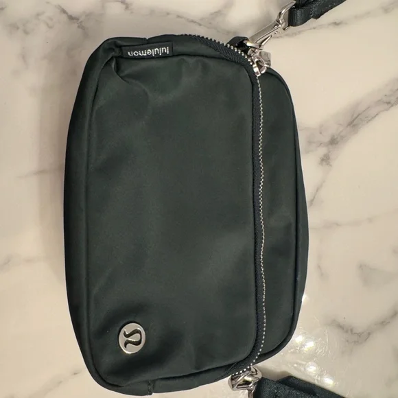Lululemon Everywhere Crossbody Bag 2L, metal hardware, Legacy Green/Silver - Picture 3 of 8